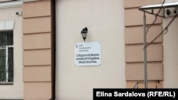 Йдеться про хабар у понад 11 тисяч доларів від двох громадян за безперешкодний перетин кордону