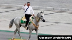 Türkmenistanyň Halk Maslahatynyň başlygy, öňki prezident Gurbanguly Berdimuhamedow. Arhiw suraty. Aşgabat. 27-nji sentýabr, 2021 ý. 