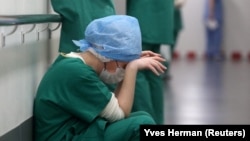 بخش مراقبت‌های ویژه بیماران مبتلا به کووید۱۹ یک شفاخانه در فرانسه