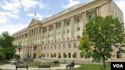 По мнению политолога Нателы Сахокия, одним из столпов нормального государства является нормальная судебная система