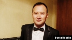 Композитор Мурзали Төлөн уулу Жээнбаев (30.10.1972-ж. туулган) 2016-жылы "Ак илбирс" сыйлыгына ээ болгон.