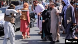 تصویر آرشیف: کابل- طالبان و مردم 