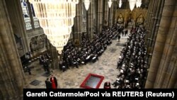 Angliýa şa aýal Ýelizawetany soňky ýoluna ugradýar