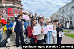 Флешмоб з вимогою усунення пам’ятника Катерині Другій в Одесі. 18 вересня 2022 року