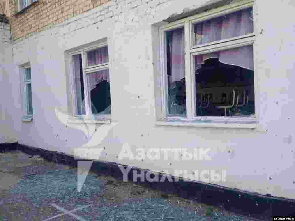 Ак-Татыр айылындагы мектеп. Баткен облусу, Баткен району. Ак-Татыр айылы.