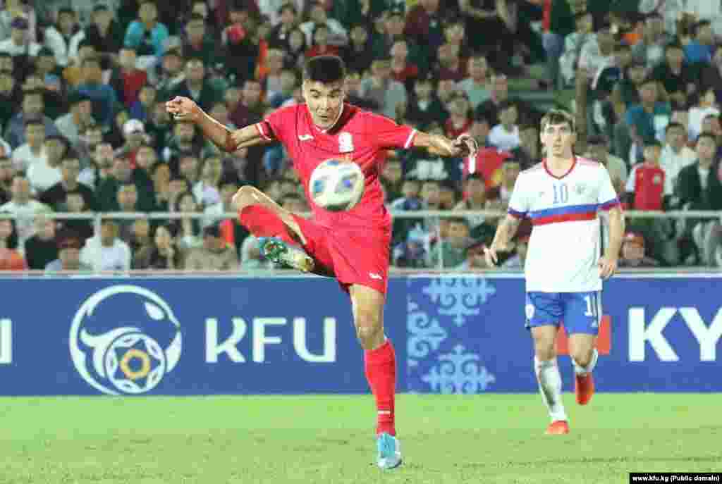 Бишкектеги жолдоштук беттеш Орусиянын футбол боюнча улуттук курама командасы үчүн акыркы 10 айдан берки алгачкы оюн. 2021-жылы ноябрь айында Орусия 2022-жылдагы Дүйнө чемпионатына тандоо оюндарында Хорватияга жеңилгенден бери (0:1) беттеш өткөрө элек болчу.&nbsp;