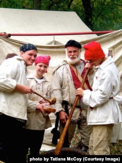 Фестиваль Hunter’s Moon в м. Лафаєті, шт. Індіана, де приготування національних страв є важливим дійством