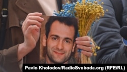 16 вересня 2000 року стало відомо про зникнення журналіста Георгія Ґонґадзе. 2 листопада тіло без голови знайшли на Київщині