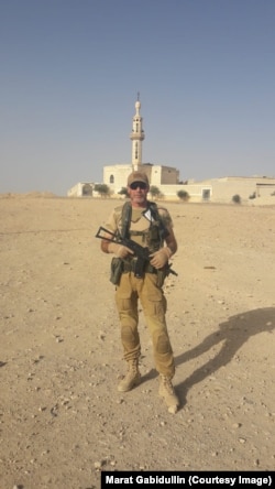 Ялланып сугышу Русиядәге ирләр өчен акча эшләү чыганагы дип аңлата ул