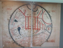 Махмуд Кашгари Барскани чийген тегерек дүйнө картасынын чордонундаТеңир-Тоо кыркалары жана Ысык-Көл жайгаштырылган. 1072–1077-жж.