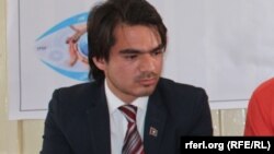 آزاد: هر گونه تفاوت و تغییر در این مورد و جاگزینی یک کمیسیون بجای لویه جرگه بی‌احترامی به قانون و ملت افغانستان است.