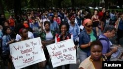 Былтыр 18 жаштагы ындыкара өспүрүм Майкл Браундун өлүмү жана аны атып алган полицейдин акталышы Кошмо Штаттарда жалпы улуттук талкууларды күчөтүп, раса аралык мамиледеги чыңалууга бар экендигине көңүл бурдурду. 14-август, 2014-жыл