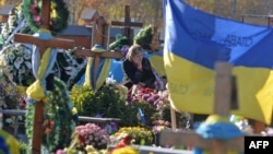 Могили загиблих бійців. Листопад 2015 р.