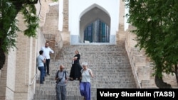 Самарканддагы туристтер. 