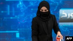 طالبان محدودیت های زیادی بر کار خبرنگاران و رسانه ها در افغانستان وضع کرده اند که در نتیجه بسیاری از خبرنگاران به ویژه دختران نتوانسته اند به وظایف خود ادامه بدهند