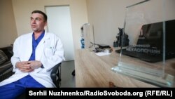 Олексій Нехлопочин у своєму кабінеті