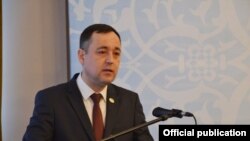 “Улуттук кайра жаралуу” партиясынын лидери Сарвар Отамурадов.