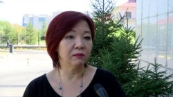 «НеМолчи.KZ» jemgyýetçilik guramasynyň ýolbaşçysy Dina Smailowa.