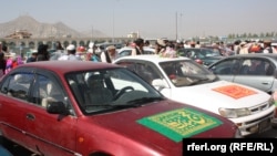 هزینه رفتن به حج امسال در افغانستان به چهار هزار دالر امریکایی افزایش یافته بود. درحالی که در سالهای گذشته مصرف حج صرف حدود دو هزار دالر بود.