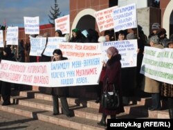 Мугалимдердин нааразылык акциясы, Жети-Өгүз, 13-декабрь, 2010-жыл