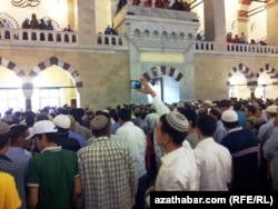 Праздник Рамадан в мечети "Ар Тогрул", Ашхабад