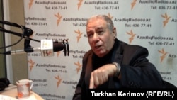 Писатель Акрам Айлисли в азербайджанской редакции Радио Свобода. Баку, 31 января 2013 года.