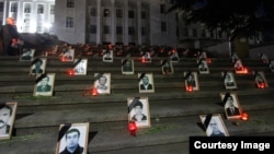 Фотографии погибших в августовской войне на «Георгиевской лестнице» в Цхинвале (иллюстративное фото)