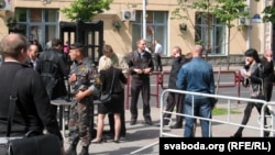 Ходнікі на плошчу былі перагароджаныя