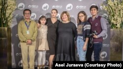 Съемочная группа фильма "Ночная авария" на кинофестивале "Темные ночи" в Таллине (Эстония).