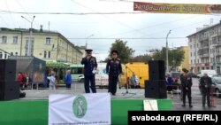 На сцэне – казацкія палкоўнікі Ўладзіслаў Ткачоў і Леанід Гомельскі