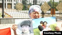 Мать Муратбека Тунгишбаева, 20 июля 2018 года (Бишкек).