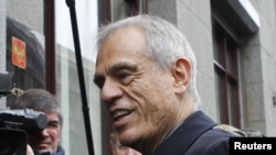 Министр финансов Кипра Михалис Саррис у входа в здание Минфина РФ в Москве