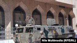 Египет армиясы кайрадан Каирдин көчөлөрү күзөтүүдө. 25-июнь 2013