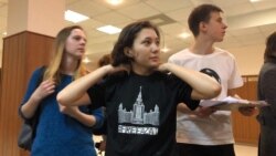 Азатка теләктәшлек белдерүчеләр