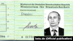 Посвідчення Міністерства державної безпеки НДР («Штазі») на ім'я тодішнього майора Володимира Путіна