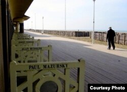 Мертвый сезон Александра Ш. в Довиле. Фото: Галина Шлепянова