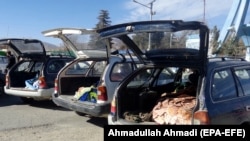 اجساد افراد ملکی که در ولسوالی زرمت پکتیا کشته شده‌اند.