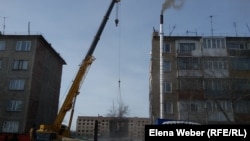 Демонтаж подъезда, который обрушился предположительно в результате взрыва котла, установленного в подвальном помещении дома № 4. Карагандинская область, 10 января 2017 года.