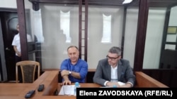 Депутат Батал Табагуа и адвокат Алхаса Квициниа Гарегин Митин (справа)