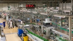 Потужність цього цеху – 2 мільйони пляшок та банок пива на день