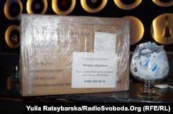 Презервативи в гей-клубі. Власники кажуть,що це гуманітарна допомога від міжнародних організацій, поліція розглядає їх як можливі докази, Дніпро, 23 квітня 2019 року