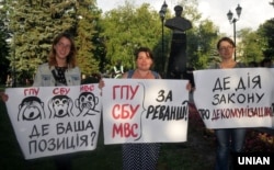 Учасники акції протесту проти рішення міської влади Харкова відновити погруддя радянському маршалу Георгію Жукову. Харків, 12 липня 2019 року