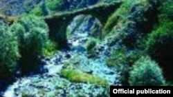 Армения - Мост 11 века в Гарни. 