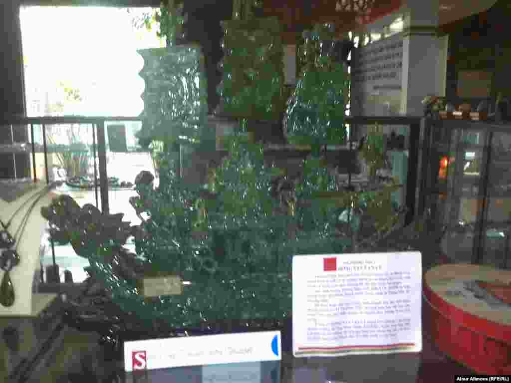 Макет сделанного из камня корабля. В комплексе &laquo;Тямские башни Пошану&raquo; представлено множество работ местных ювелиров, мастеров резьбы по дереву и камню.