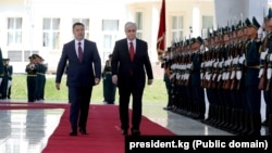 Касым-Жомарт Токаев Садыр Жапаров президенттик кызматка киришкенден бери Кыргызстанга расмий сапар менен келген алгачкы чет өлкөлүк мамлекет башчы болуп калды.