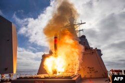 Австралійський есмінець HMAS Brisbane під час запуску крилатої ракети Tomahawk біля західного узбережжя США. Фото оприлюднило 10 грудня 2024 року Міністерство оборони Австралії