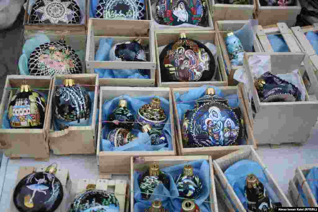 Запад и Восток. 