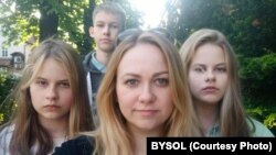 Натальля Говарава зь дзецьмі