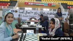 Мутриба Ҳотамӣ, шатранҷбози тоҷик. Акс аз бойгонӣ.