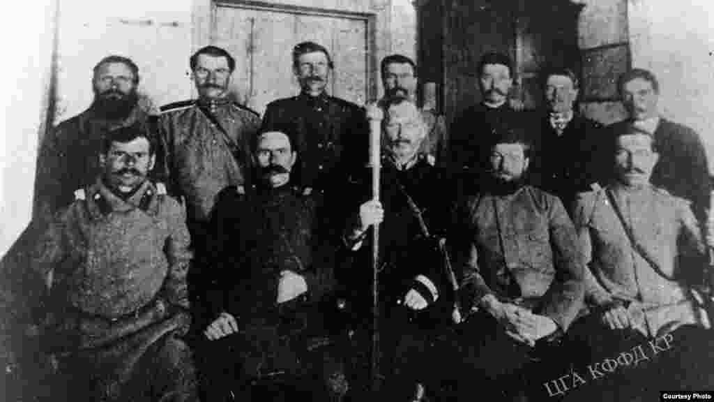 &quot;Новорыбинский&quot; станциясынын кыштактык жана борбордук атаманы (таякчан). &nbsp;